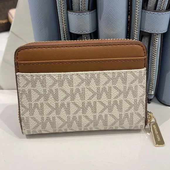 Michael Kors Jet Set Travel Medium Zip Around Card Case Vanilla NWT - Picture 2 of 16